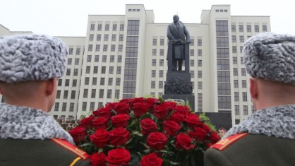 Александр Лукашенко поздравил соотечественников с Днем Октябрьской революции